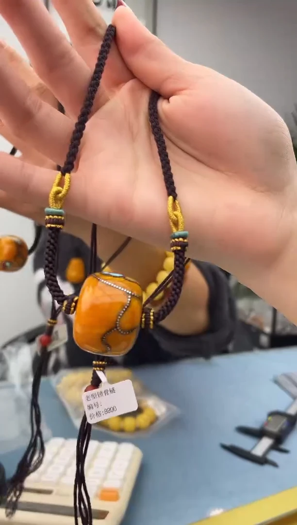 【闪购商品】蜜蜡珠宝奇石未镶嵌假一赔十，多样性发一件
