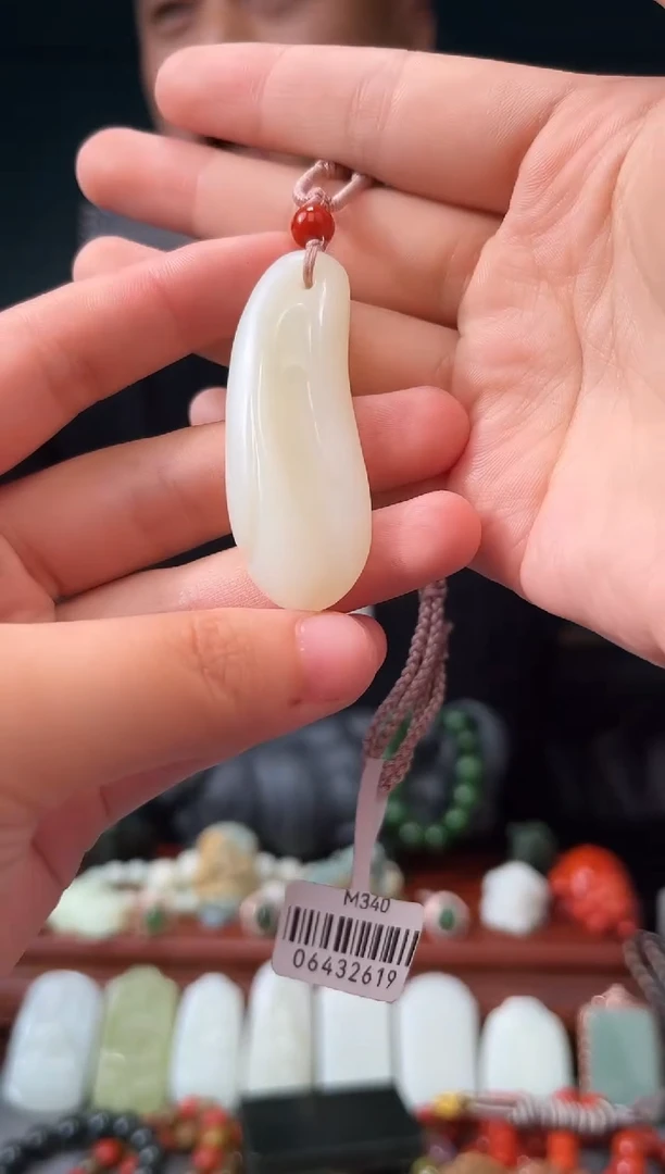 和田玉未镶嵌颈饰吊坠