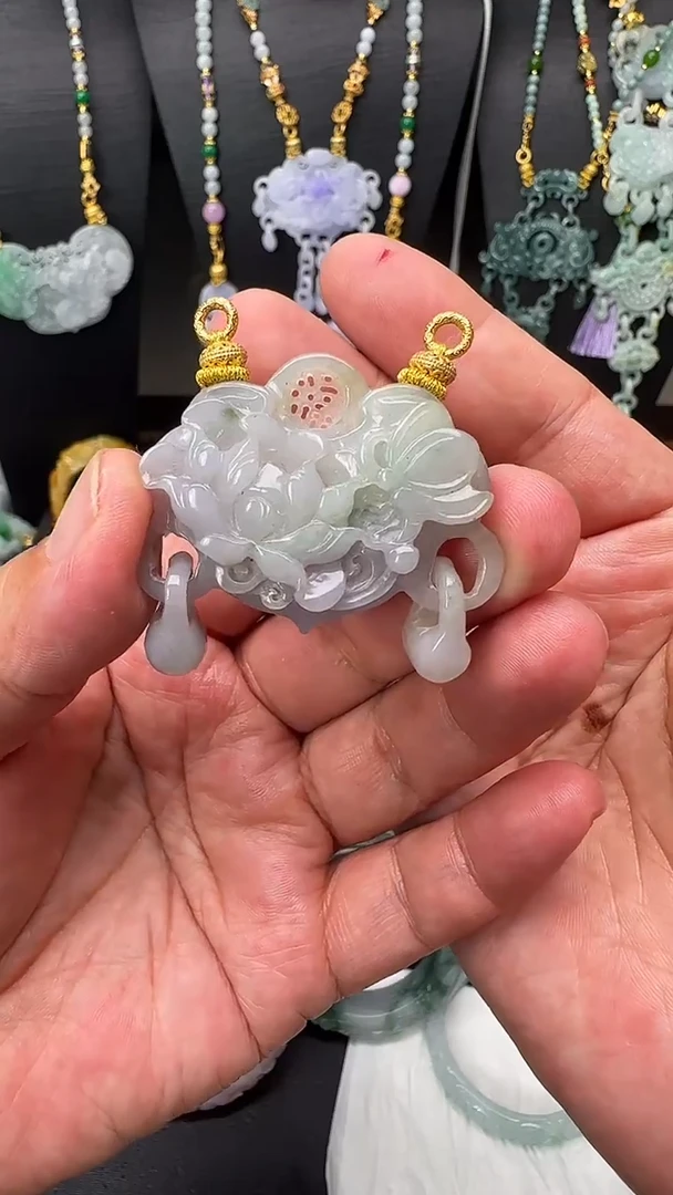 颈饰未镶嵌翡翠吊坠