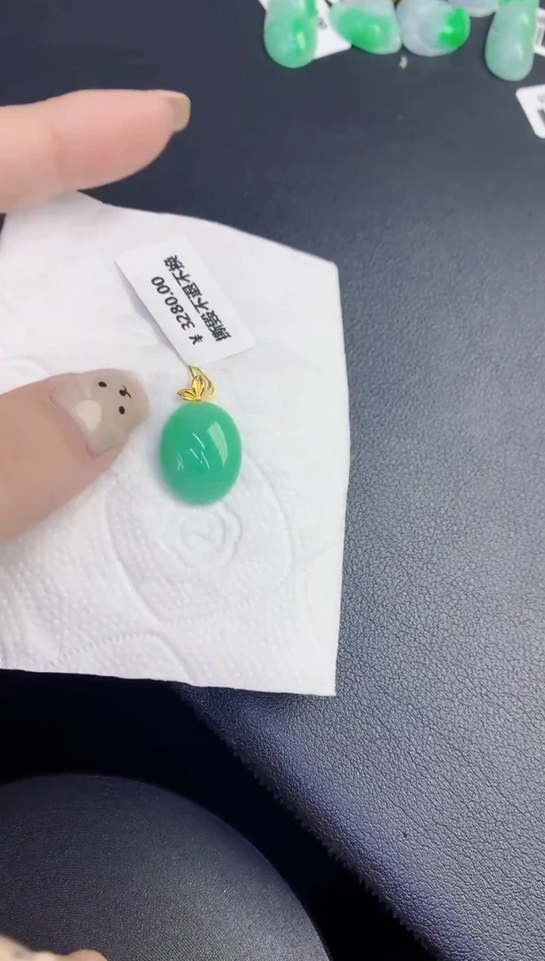 颈饰18K金镶嵌翡翠缅甸天然翡翠A货