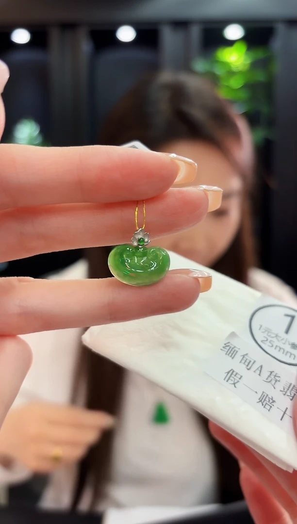 颈饰18K金镶嵌翡翠 缅料A货/支持复检/一件