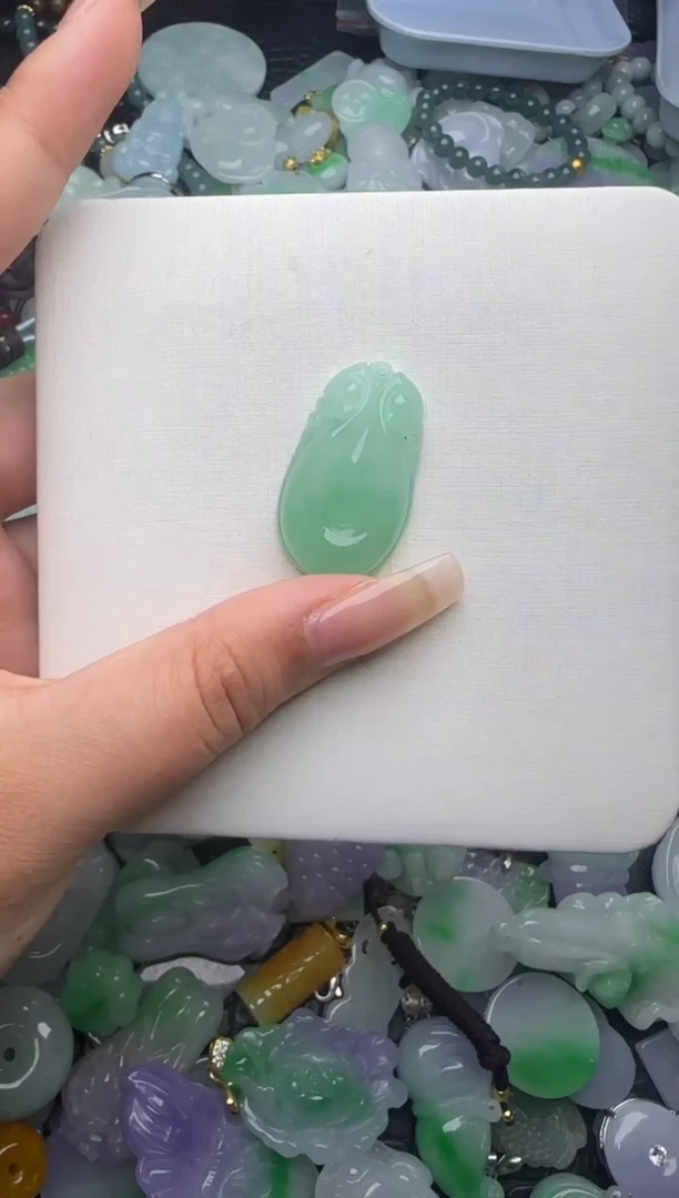 翡翠未镶嵌颈饰天然缅甸翡翠吊坠