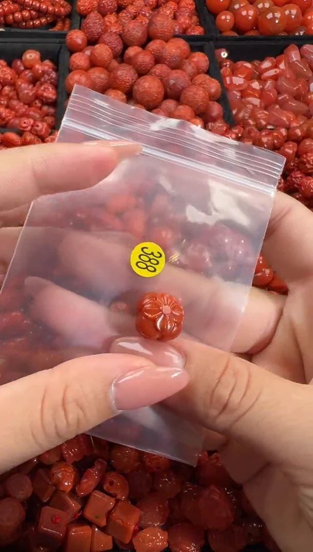 南红玛瑙未镶嵌颈饰1