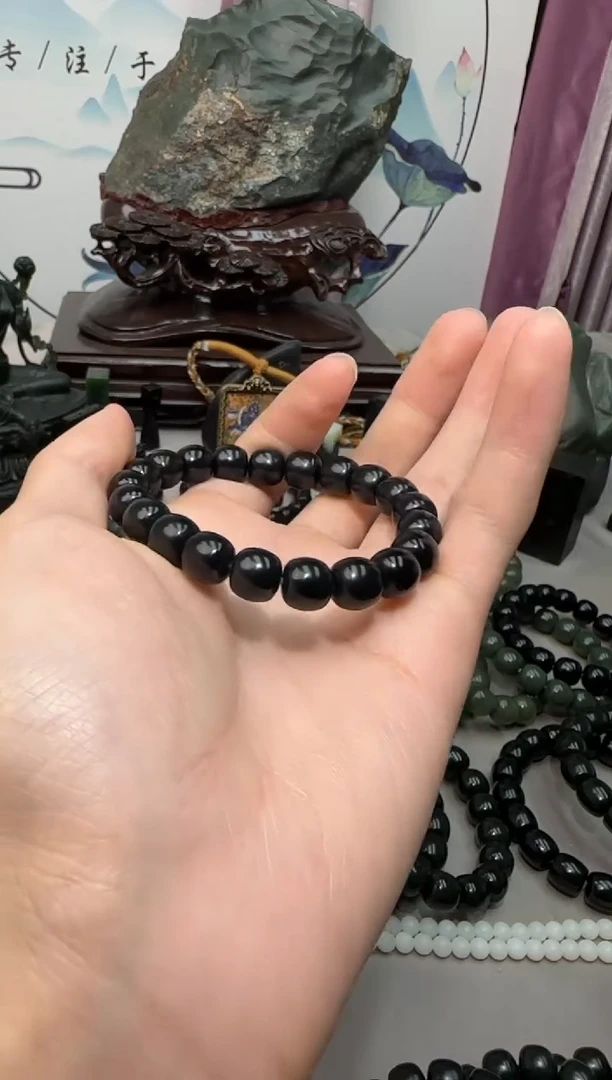 未镶嵌手链和田玉新疆黑青9*10老型手串