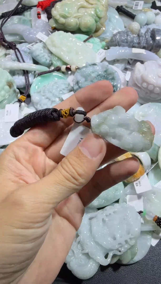 【闪购商品】翡翠颈饰未镶嵌00012309