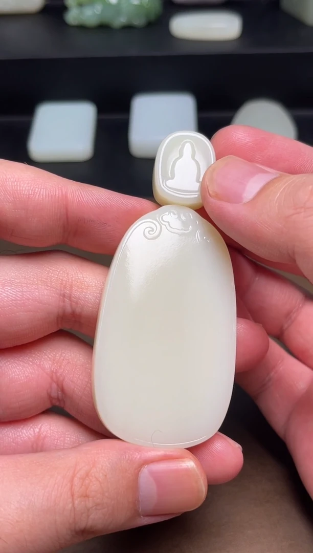 和田玉未镶嵌颈饰39 带包容 牌子和顶珠是一起的