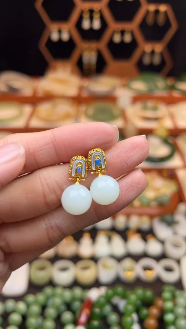 18K金镶嵌和田玉耳饰福利