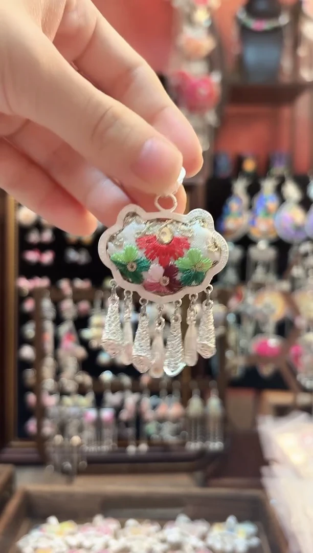 织绣云织谣民族风精美饰品   4