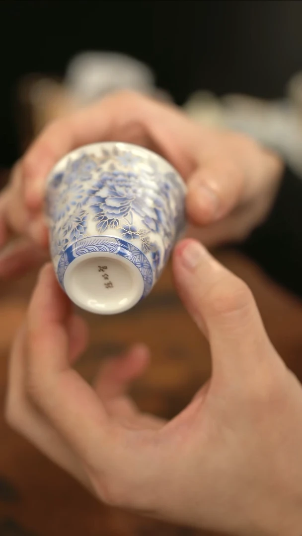 摩吉陶陶闪拍链接 青花铃铛杯