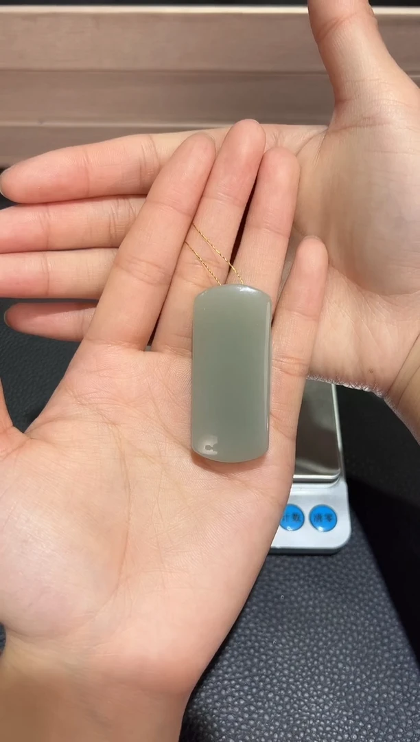 【闪购商品】和田玉吊坠(赠链)未镶嵌且末料青白玉无事牌