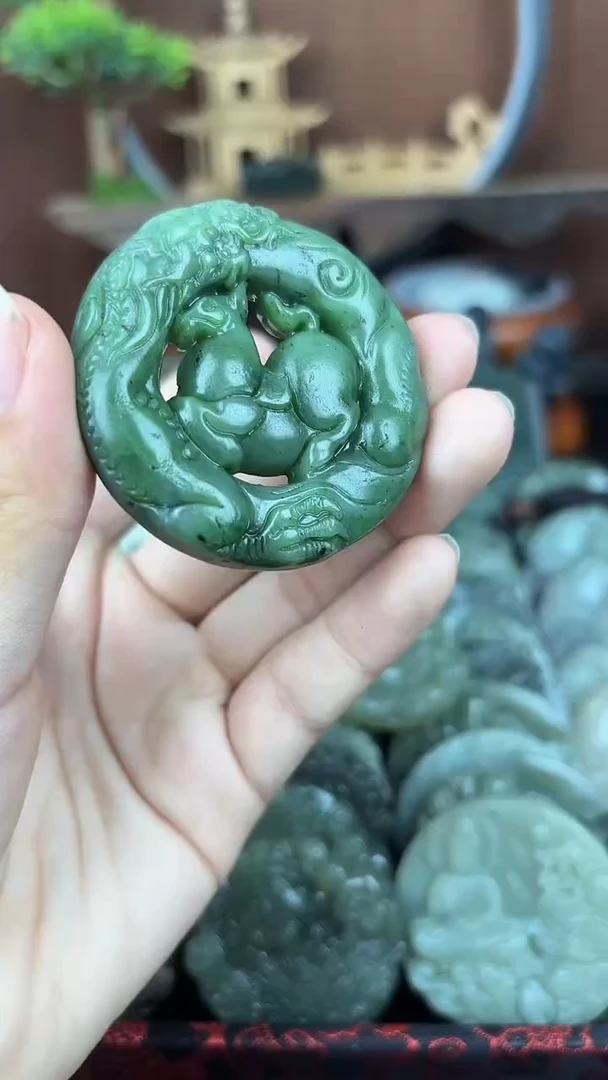 和田玉未镶嵌颈饰1