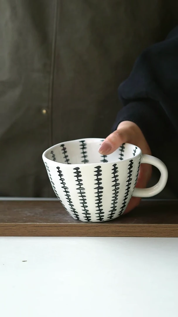 【闪购商品】陶瓷微瑕420ml竖条纹早餐杯@4-2@