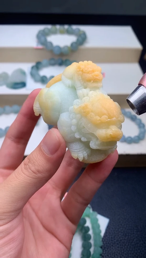 未镶嵌定制翡翠超***飞狮子