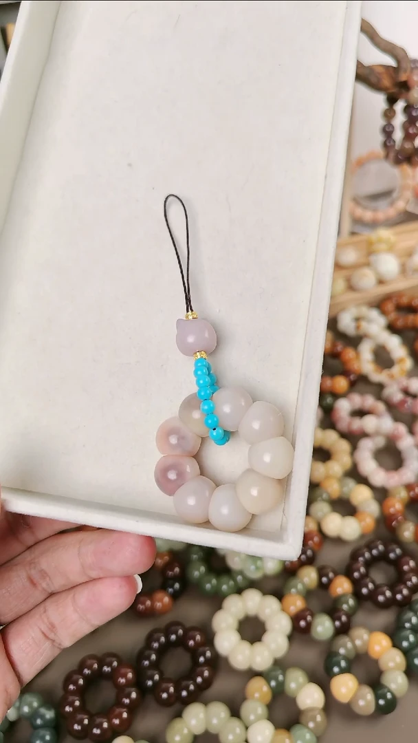 吊坠菩提根/象牙果蒜瓣手捻手机链（默认微瑕）