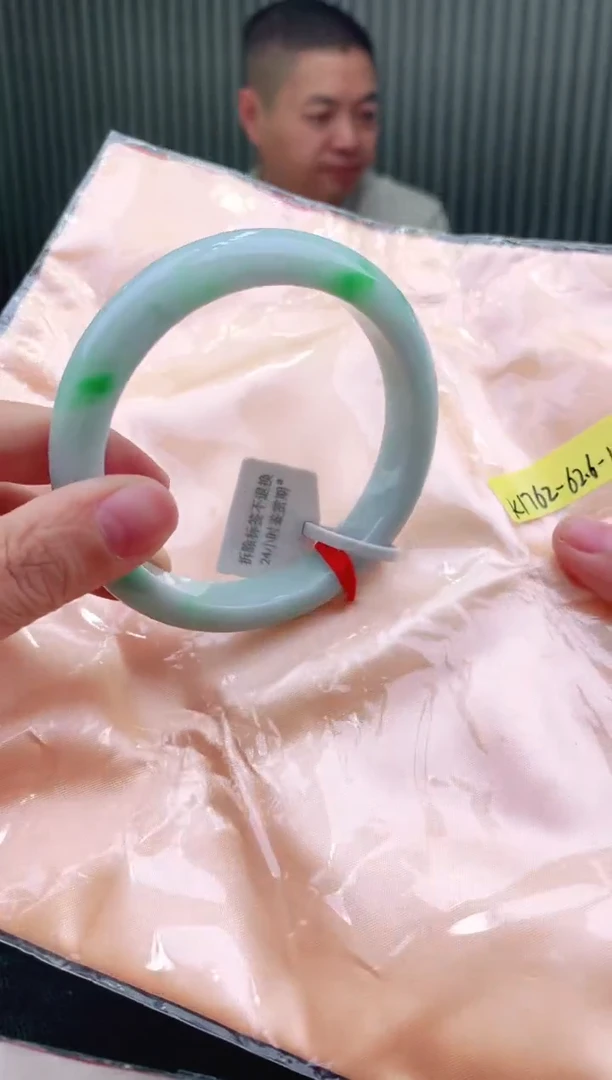 未镶嵌手镯翡翠62+