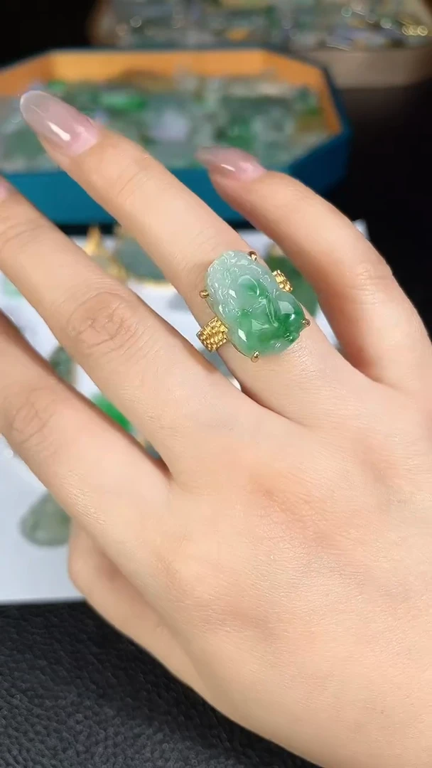 颈饰银S925镶嵌翡翠2026123001