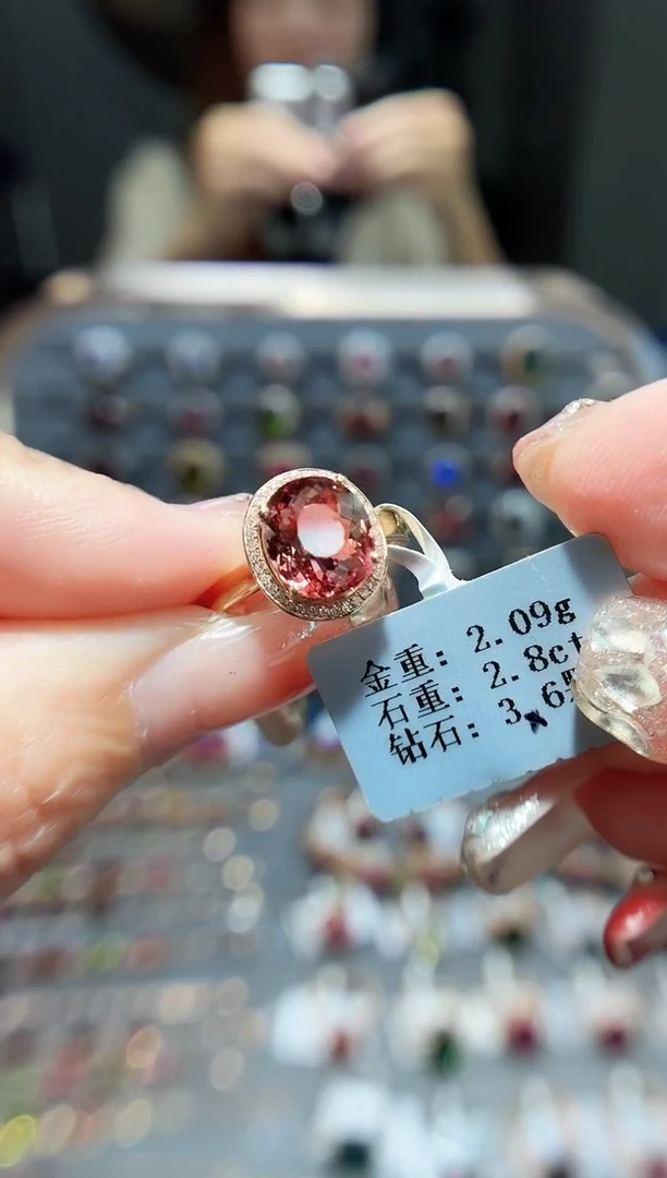 18K金镶嵌戒指碧玺2.8..