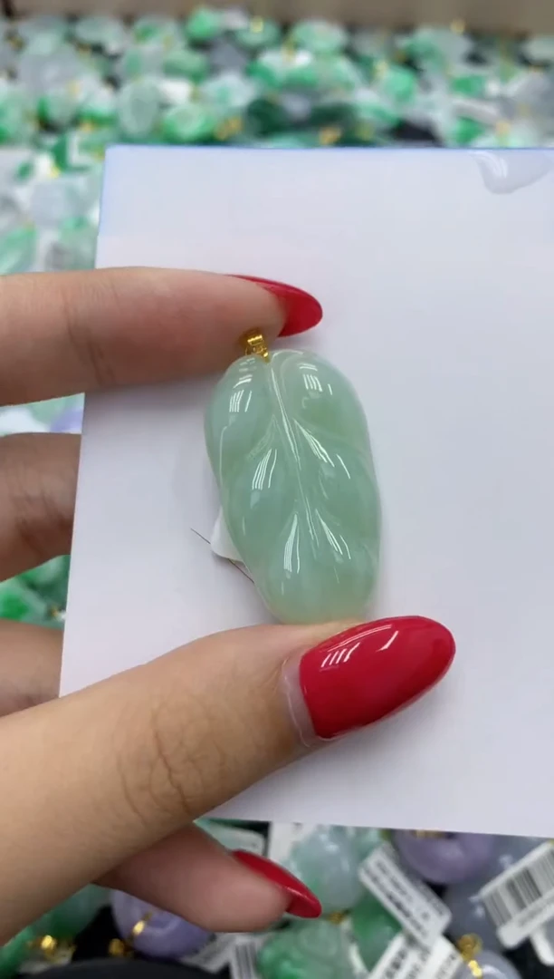 翡翠18K金镶嵌颈饰1111111111111