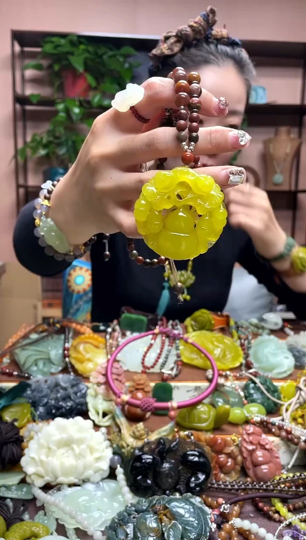 未镶嵌岫玉吊坠多样性发货发其中之一