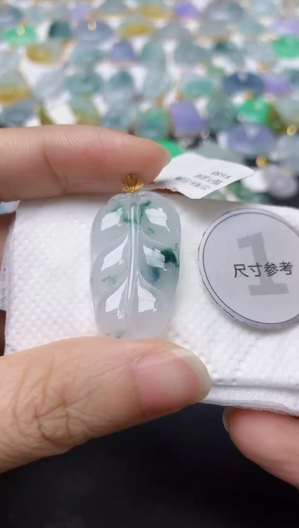 翡翠18K金镶嵌颈饰天然缅甸A货翡翠