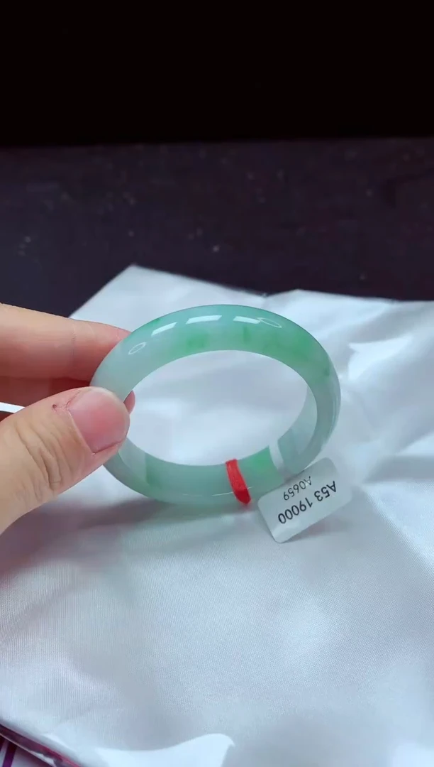 【闪购商品】翡翠手镯未镶嵌镯子53+