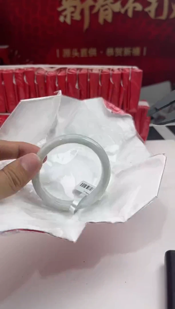 【闪购商品】翡翠手镯未镶嵌26翡翠手镯（微瑕）