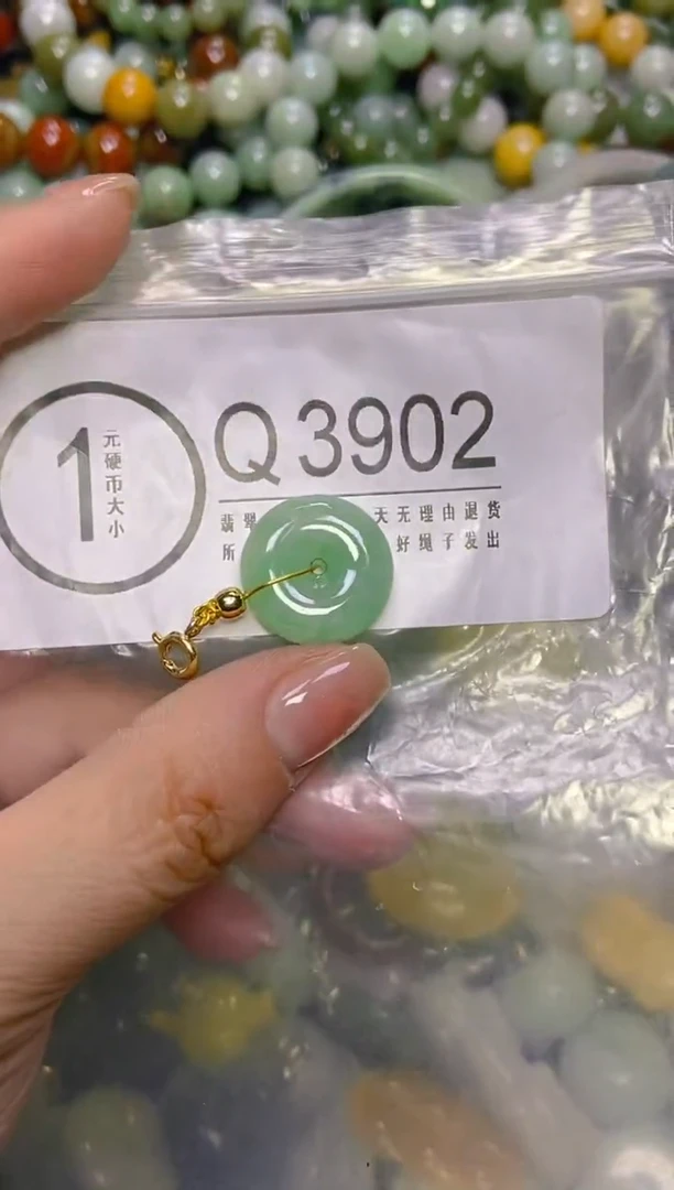 颈饰未镶嵌翡翠/Q/翡翠A货，一件也是批发价