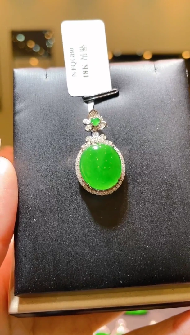 【闪购商品】翡翠吊坠(赠链)18K金镶嵌A31