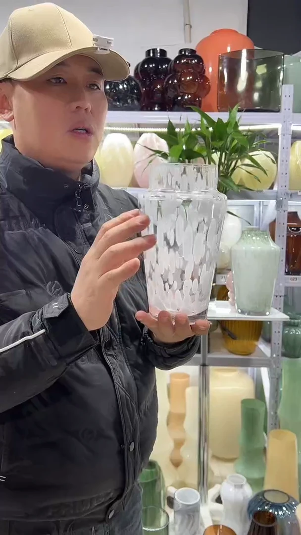 白瓷彩点花瓶微瑕介意勿拍