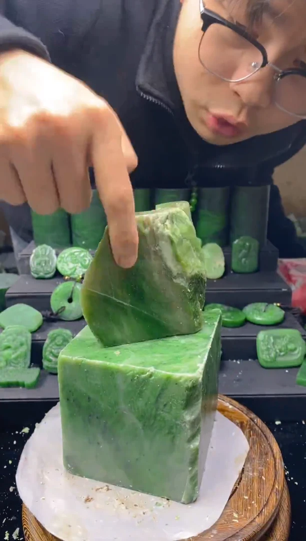 未镶嵌和田玉（碧玉）珠宝半成品1