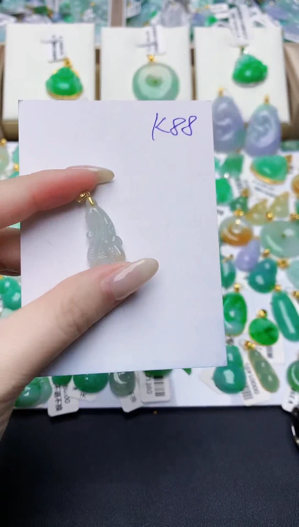 翡翠未镶嵌颈饰0000000000