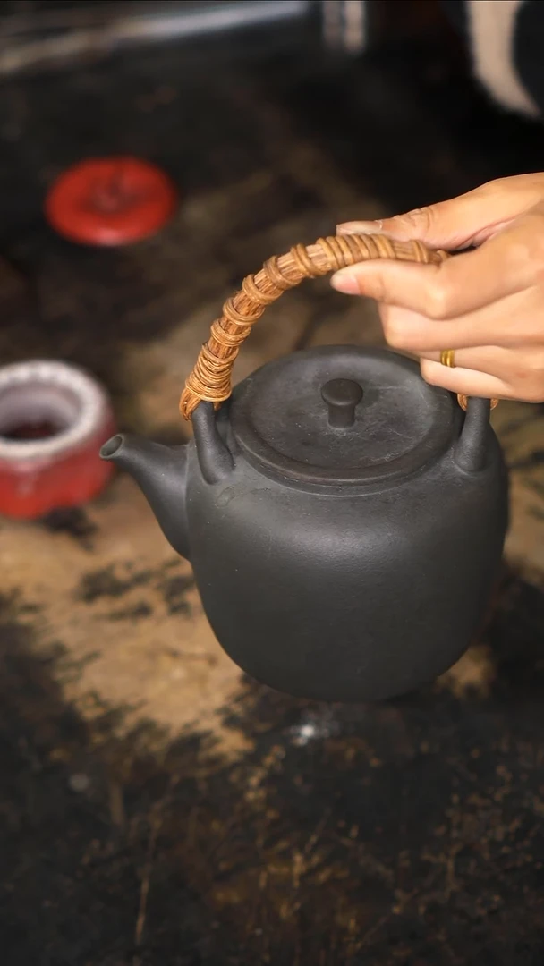 【闪购商品】精美养生的火山石600cc