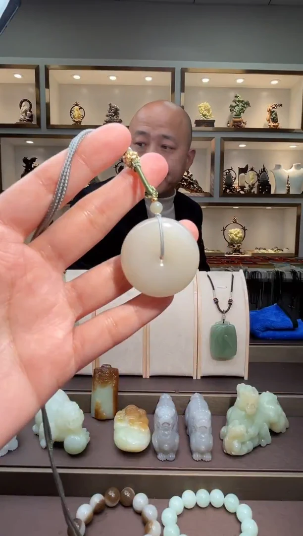 颈饰未镶嵌和田玉苏