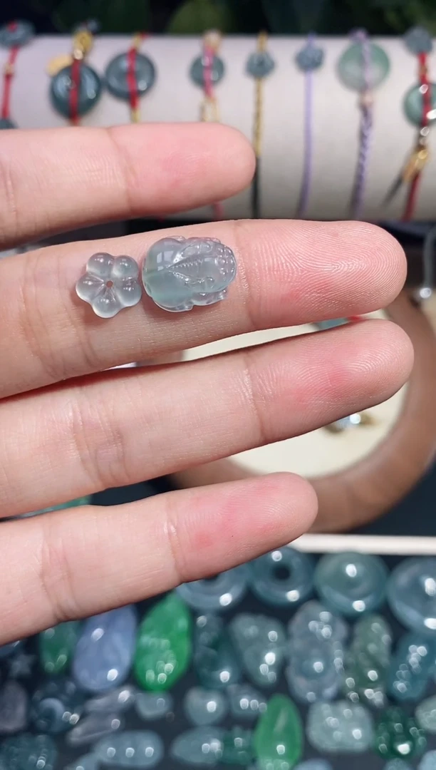 翡翠裸石翡翠貔貅小花