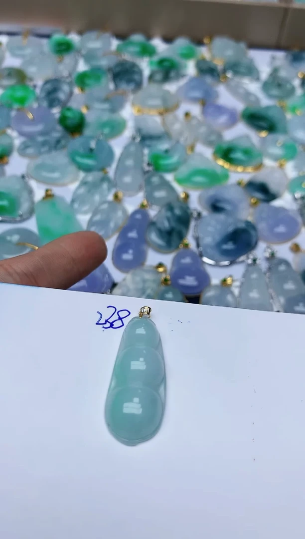 【闪购商品】翡翠颈饰18K金镶嵌天然翡翠A货