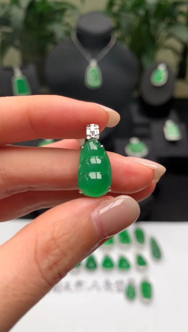 翡翠18K金镶嵌吊坠(不含链)福豆