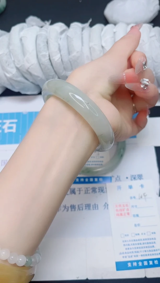 石英质玉手镯未镶嵌104/55.9