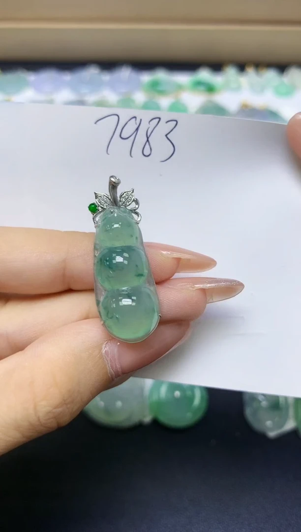 颈饰18K金镶嵌翡翠天然缅甸A货翡翠百元以上9元证书费自理