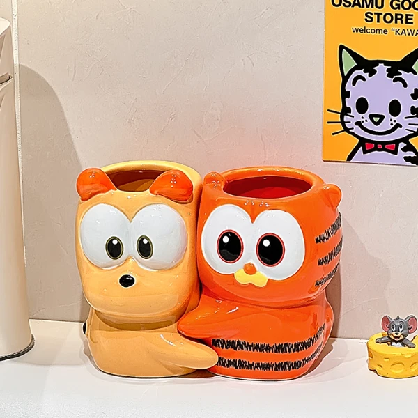 加菲猫欧迪周边欧迪电动牙刷架情侣贴贴杯化妆刷收纳罐陶瓷笔筒