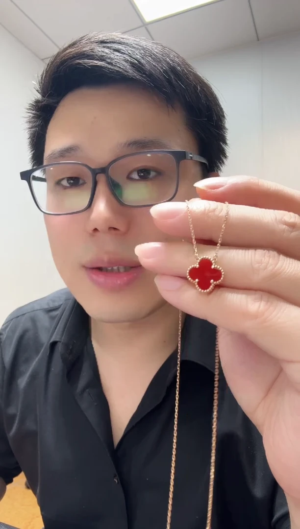 18K金镶嵌套链玛瑙/玉髓 红色k玫，四叶草套链