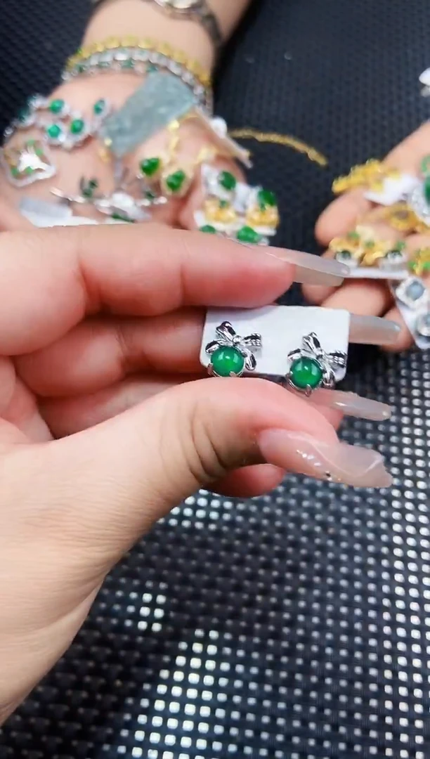 【闪购商品】翡翠耳饰未镶嵌111111111