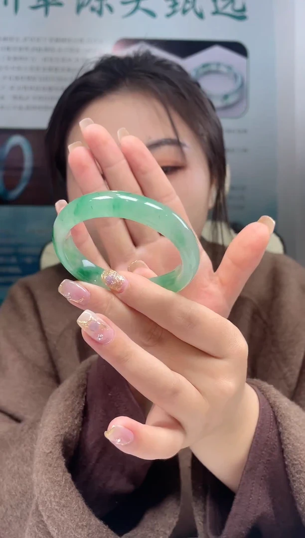 【闪购商品】石英质玉手镯未镶嵌非洲翠手镯多样性发货