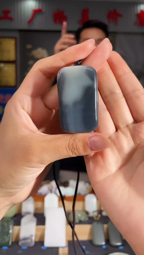 和田玉未镶嵌颈饰1