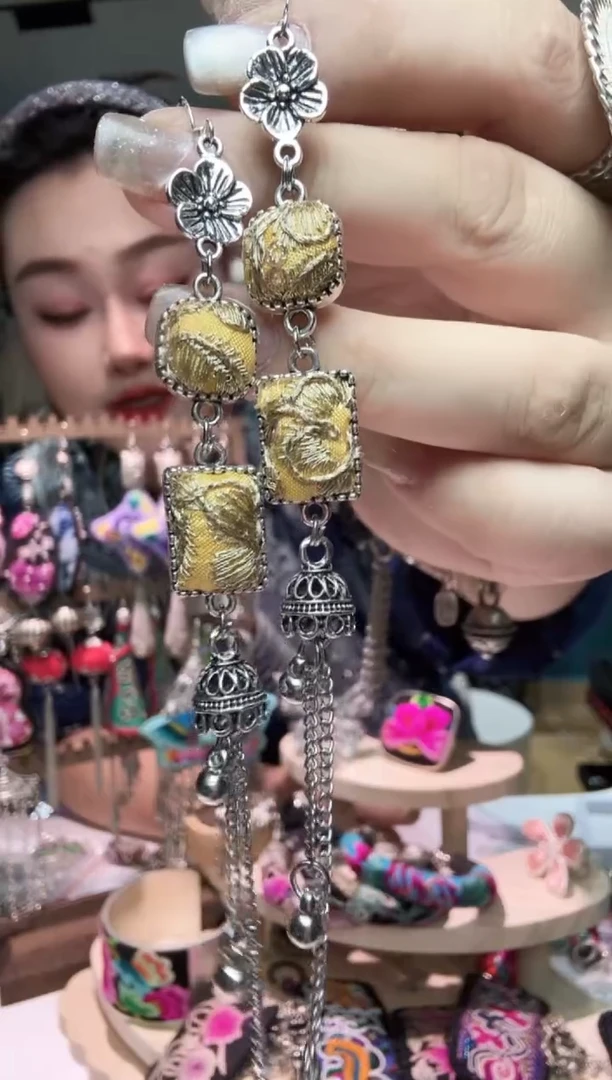 刺绣纯手工苗绣非遗耳环