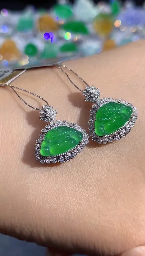 吊坠(不含链)18K金镶嵌翡翠多样性发其一