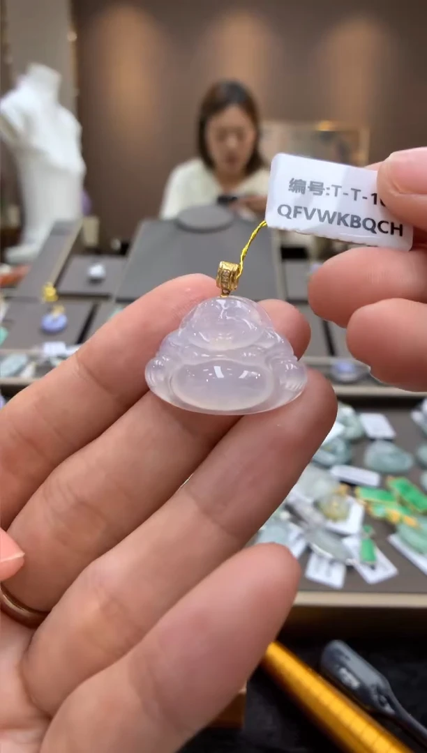 翡翠18K金镶嵌颈饰佛公