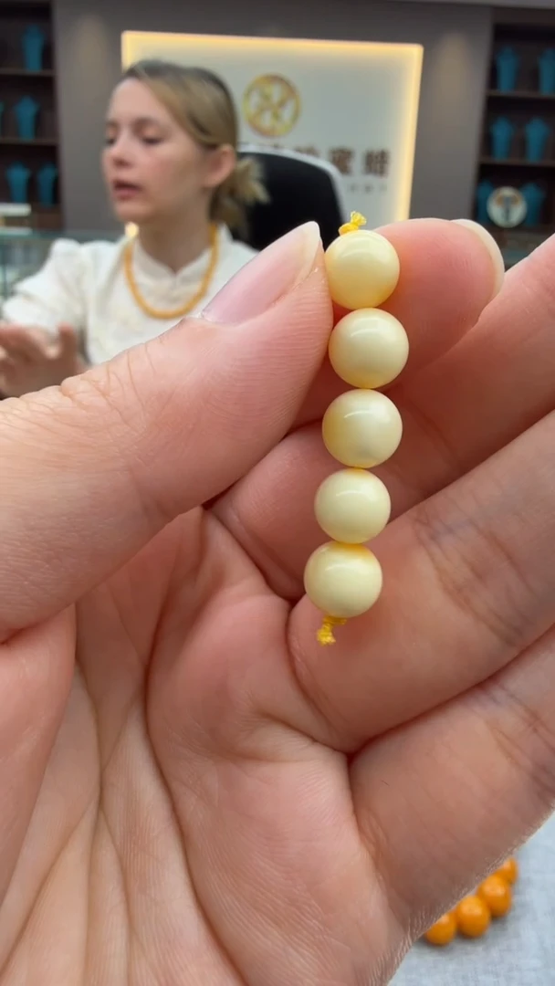 琥珀颈饰未镶嵌24秒拍号 假一罚三