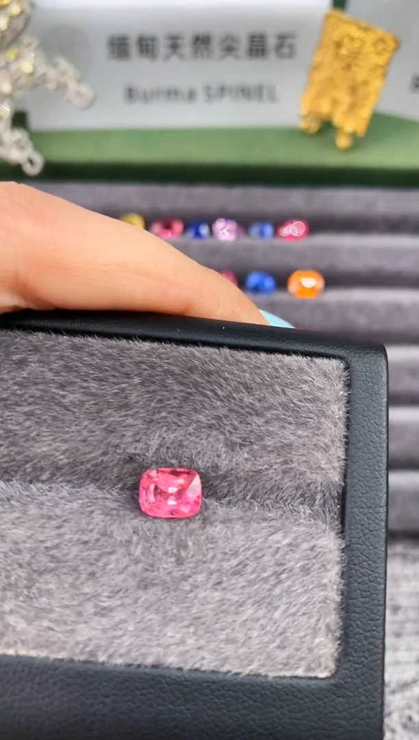 未镶嵌裸石定制尖晶石枕型 莲花色调 1.40ct
