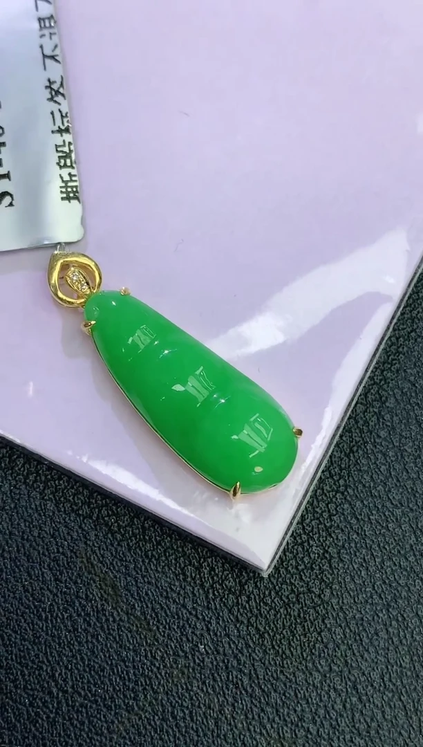 颈饰18K金镶嵌翡翠赠礼盒证书 麦麦