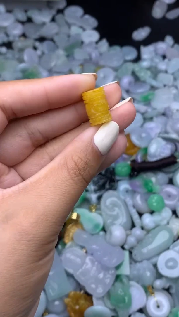 颈饰未镶嵌翡翠天然缅甸翡翠吊坠